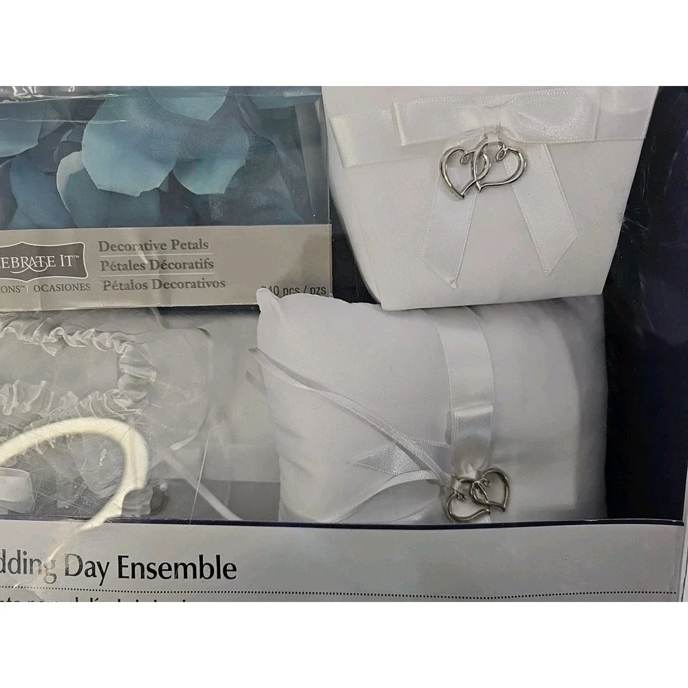 Wilton Wedding Knife/Cake, Ring Pillow, Flower Bsk,2 Garters,Guest Bk/Pen,Patels
